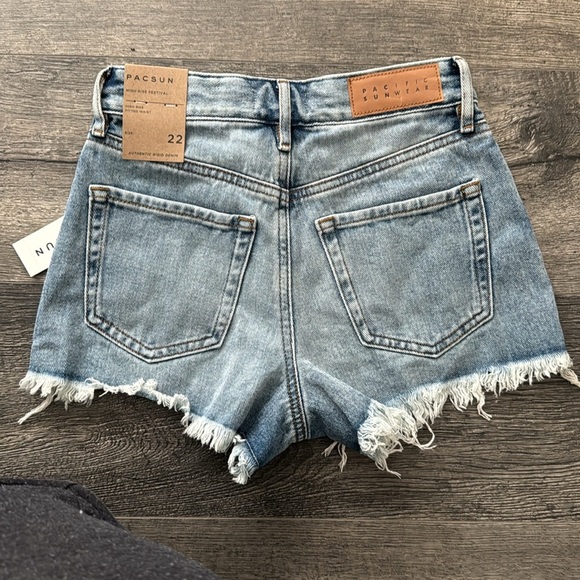 Pacsun Medium Indigo Ripped Zip Fly High Waisted Denim Festival Short, size 22 - Picture 3 of 4
